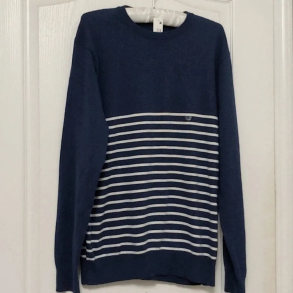 Crown & Ivy Blue Cashmere Blend Crewneck Sweater. Size Large. NWT $65